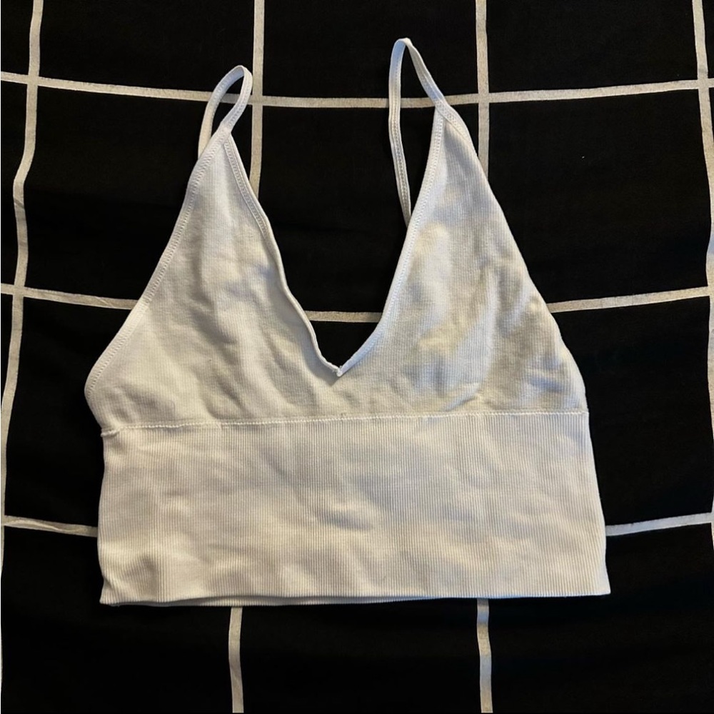 ARITZIA SEAMLESS LOW BACK CROP TOP